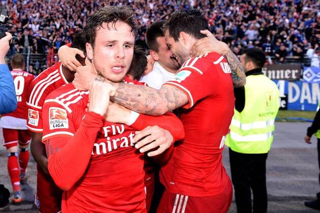Fussball 1. Bundesliga Relegation Karlsruher SC - Hamburger SV am 01.06.2015 im Wildparkstadion in Karlsruhe Nicolai Müller ( Hamburg ), vorne freut sich über sein Tor