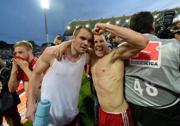 01.06.2015, xjhx, Fussball Relegation, Karlsruher SC - Hamburger SV, v.l. Pierre-Michel Lasogga (Hamburger SV), Matthias Ostrzolek (Hamburger SV) jubeln jubelt nach Spielende.