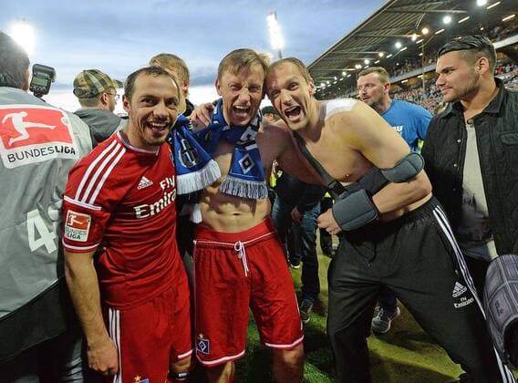 01.06.2015, xjhx, Fussball Relegation, Karlsruher SC - Hamburger SV, v.l. Marcelo Diaz (Hamburger SV), Ivica Olic (Hamburger SV), Jaroslav Drobny (Hamburger SV) jubeln jubelt nach Spielende.