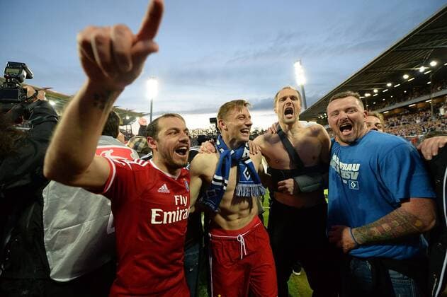 01.06.2015, xjhx, Fussball Relegation, Karlsruher SC - Hamburger SV, v.l. Marcelo Diaz (Hamburger SV), Ivica Olic (Hamburger SV), Jaroslav Drobny (Hamburger SV) jubeln jubelt nach Spielende.