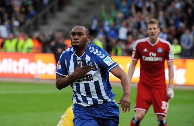 Karlsruher SC vs. Hamburger SV Karlsruhe, WQildparlstadion, 1.6.2015 Fussball, 1.-2. Bl, Saison 2014-2015 2. Relegationsspiel 1:0 Torjuel von Reinbold YABO, KSC