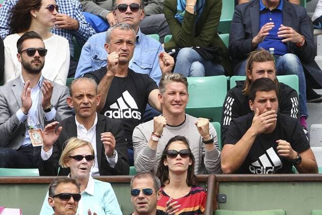Bastian Schweinsteiger et clan Ana Ivanovic CELEBRITES : Roland Garros J11 - Quart de Finales Femmes - 02 06 2015 GwendolineLeGoff Panoramic 