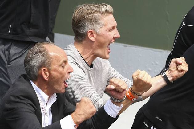 Bastian Schweinsteiger et clan Ana Ivanovic CELEBRITES : Roland Garros J11 - Quart de Finales Femmes - 02 06 2015 GwendolineLeGoff Panoramic 