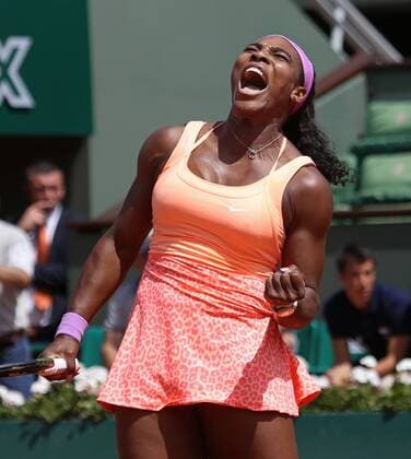 American Serena Williams reacts after a shot during her French Open women s quarterfinal match against Sara Errani of Italy at Roland Garros in Paris on June 3, 2015. Williams defeated Errani 6-1, 6-3 to advance to the next round.  PAR20150603706 DAVIDxSILPA