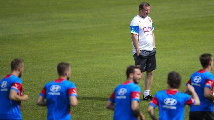Czech national soccer team is seen during an unofficial meeting prior to the qualification match in Iceland for the European Championships, in Prague, Czech Republic, June 3, 2015. Pictured coach Pavel Vrba. (CTKxPhoto MichalxKamaryt) CTKPhotoP201506030791701  kmt 7