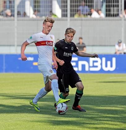 VfB Stuttgart Deutschland, Stuttgart, 03.06.2015, Fussball, B-Junioren, Bundesliga, Saison 2014 2015, Halbfinale, U17 U 17 VfB Stuttgart - U17 Hannover 96: v.l. Alexander Groiß (VfB Stuttgart), Lars Ritzka (Hannover 96).