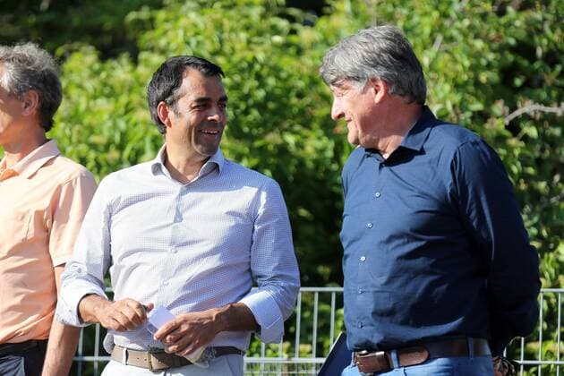 VfB Stuttgart Deutschland, Stuttgart, 03.06.2015, Fussball, B-Junioren, Bundesliga, Saison 2014 2015, Halbfinale, U17 U 17 VfB Stuttgart - U17 Hannover 96: v.l. Robin Dutt (Sportdirektor VfB Stuttgart), Bernd Wahler (Präsident VfB Stuttgart).