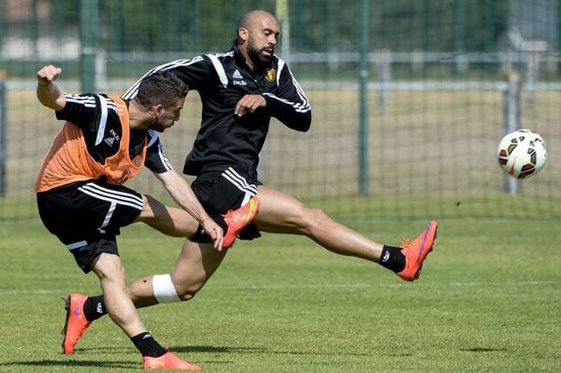 BORDEAUX, BEL Nationalteam: Belgium s Dries Mertens and Belgium s Anthony Vanden Borre pictured during a training session on the fourth day of the training camp of Belgian national soccer team The Red Devils in Bordeaux, France, Thursday 04 June 2015. The Devils are preparing for a friendly game against France and a Euro 2016 qualification game against Wales. DIRKxWAEM  x04636672x