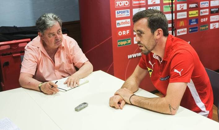 Aktuell Fußball, Nationalteam Österreich, Pressetermin mit ÖFB Spielern ÖFB Nationalteam, team training course STEGERSBACH,AUSTRIA,04.JUN.15 - ÖFB Nationalteam, Oesterreichischer Fussball-Bund, team training course, mixed zone of team AUT. Image shows Christian Fuchs (AUT). Keywords: press conference PK Pressekonferenz GEPAxpictures xCh.xKelemen