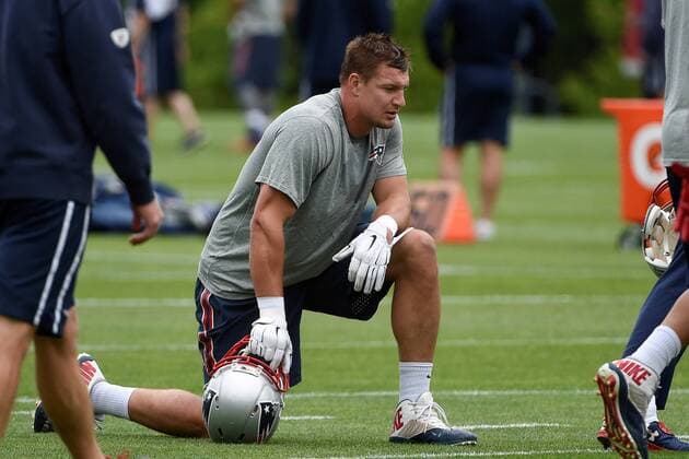 June 4, 2015 - Foxborough, Massachusetts, U.S. - New England Patriots tight end Rob Gronkowski (87) take a break during the New England Patriots organized team activities held on the practice fields at Gillette Stadium in Foxborough Massachusetts. Eric Canha CSM NFL American Football Herren USA 2015: Patriots OTA JUN 04 - ZUMAc04_