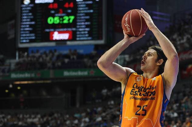 MADRID,SPAIN: Kresimir Loncar, 25 center of Valencia Basket in action during the Semi-Finals of the Liga Endesa Playoffs between Real Madrid and Valencia Basket at Palacio de los Deportes de la CAM on 04 06 2015, in MADRID, SPAIN. Photo by Sonia Canada Cordon Press 