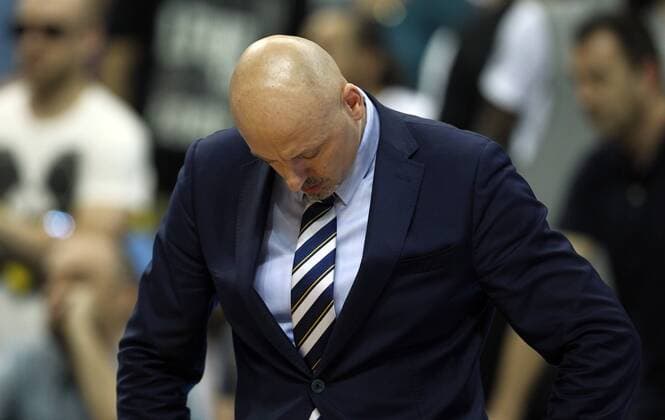 Trainer Sasa Obradovic enttäuscht nach Spielende Enttäuschung Basketball Play Off BBL Bundesliga Herren Saison 2014 2015 04.06.2015 ALBA Berlin vs. FC Bayern München