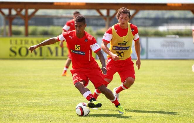 SOCCER - OEFB, team training course STEGERSBACH,AUSTRIA,05.JUN.15 - SOCCER - OEFB, Oesterreichischer Fussball-Bund, team training course. Image shows Rubin Okotie and Julian Baumgartlinger (AUT). GEPAxpictures xCh.xKelemen