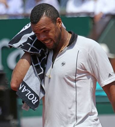 Jo-Wilfried Tsonga of France pauses during his French Open men s semifinal match against Stan Wawrinka of Switzerland at Roland Garros in Paris on June 5, 2015.  PAR20150605704 DAVIDxSILPA