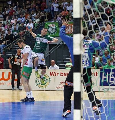 05.06.2015, xovx, Handball HBL, HSG Wetzlar - FA Goeppingen, v.l. Bojan Beljanski (Frisch Auf Goeppingen), Dejan Manaskov (HSG Wetzlar), Daniel Rebmann (Frisch Auf Goeppingen), Aktion.