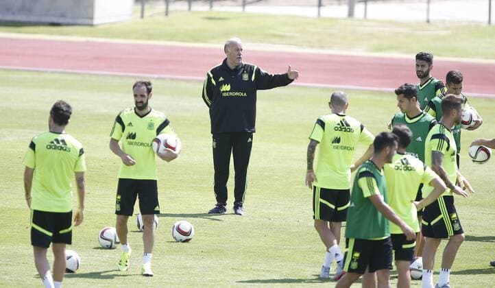 Aktuell Fußball, Nationalteam Spanien, Training Spain s national team Nationalteam training session in Las Rozas. In this picture, Del Bosque gives orders. xPABLOGARCIAx 