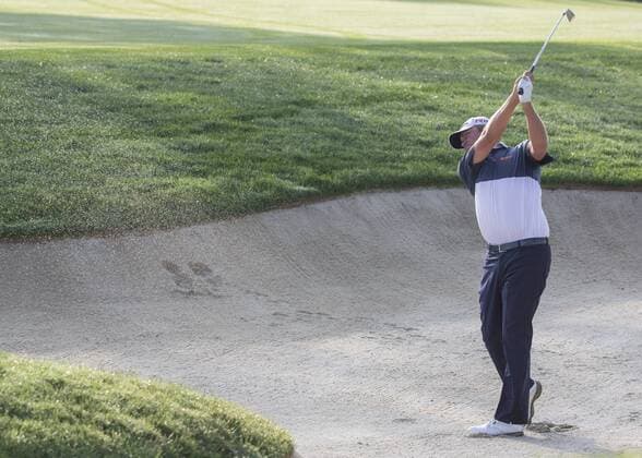 June 05 2015: Bo Van Pelt playing out of the bunker on hole 10 during the second round of the Memorial Tournament held at the Muirfield Village Golf Club in Dublin, Ohio. GOLF: JUN 05 PGA Golf Herren - the Memorial Tournament - Second Round Icon150605002 EDITORIAL USE ONLY
