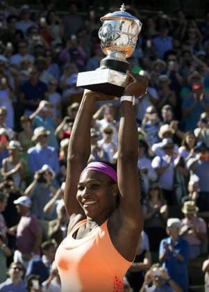 TENNIS - WTA Tennis Damen French Open 2015 PARIS,FRANCE,06.JUN.15 - TENNIS - WTA Tour, Grand Slam, Roland Garros, French Open, final. Image shows Serena Williams (USA). Keywords: trophy. GEPAxpictures xMatthiasxHauer