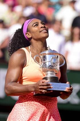 Serena Williams (usa) mit der Trophäe TENNIS, French Open 2015, Roland Garros, Finale der Damen, Paris Frankreich - 06 06 2015 