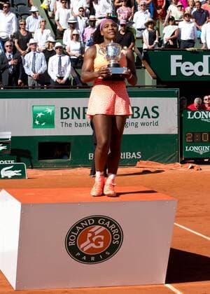Serena Williams (USA) mit dem Pokal, Finale, Siegerehrung Tennis - French Open 2015 - Grand Slam ITF ATP Tennis Herren WTA Tennis Damen - Roland Garros - Paris - - France - 6 June 2015. Juergen Hasenkopf