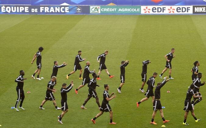 - PARIS, FRANCE: Belgium s players pictured during a training session in the Stade de France in Paris, ahead of the friendly game tomorrow against France, Saturday 06 June 2015. The Devils are preparing for a friendly game against France tomorrow and a Euro 2016 qualification game against Wales on Friday. DIRKxWAEM  x04637669x