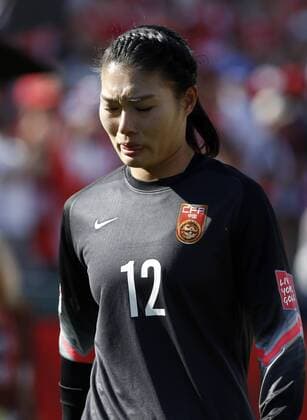 China s goalie Wang Fei weeps as she leaves the field after a Group A match between China and Canada at the 2015 FIFA Women s World Cup finals in the Commonwealth Stadium in Edmonton, Canada, June 6, 2015. China lost 0-1. ) (SP)CANADA-EDMONTON-FIFA WOMEN S WORLD CUP-GROUP A-CHN VS CAN WangxLili 