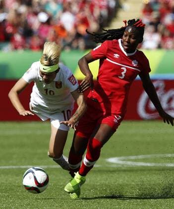 China s Li Ying(L) vies with Canada s Kadeisha Buchanan during a Group A match between China and Canada at the 2015 FIFA Women s World Cup finals in the Commonwealth Stadium in Edmonton, Canada, June 6, 2015. China lost 0-1. ) (SP)CANADA-EDMONTON-FIFA WOMEN S WORLD CUP-GROUP A-CHN VS CAN WangxLili 