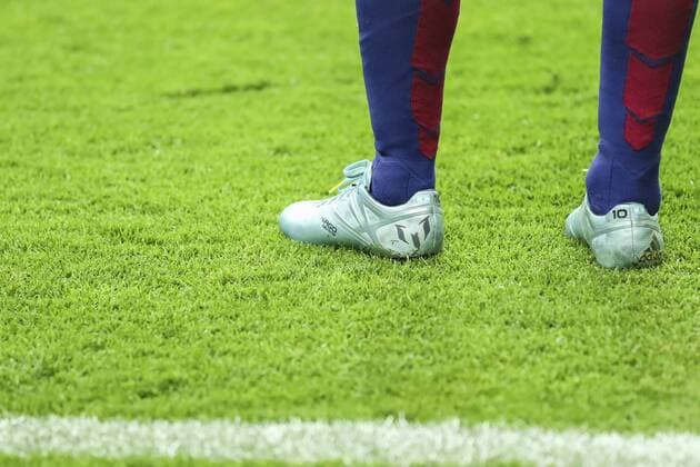 Lionel MESSI, Barca 10 mit Namen von Sohn Thiago Symbol Fussballerbeine, Fussballschuhe, Aktion, Schuhe Stollen Erde, FC Barcelona Barca - JUVENTUS TURIN (3 -1 ) Fussball UEFA Champions League, Finale, im Olympiastadion Berlin, Deutschland am 06.06.2016 CL Saison 2014 2015