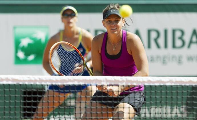 TENNIS - WTA Tennis Damen French Open 2015 PARIS,FRANCE,07.JUN.15 - TENNIS - WTA Tour, Grand Slam, Roland Garros, French Open, doubles, final. Image shows Yarolsava Shvedova (KAZ) and Casey Dellacqua (AUS). GEPAxpictures xMatthiasxHauer