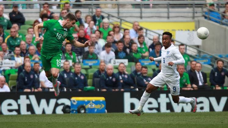 07.06.2015. Dublin, Ireland. Robbie Brady of Rep of Ireland in action against Raheem Sterling of England. Republic of Ireland versus England. 2015 International Friendly Länderspiel Republic of Ireland v England Jun 7th 