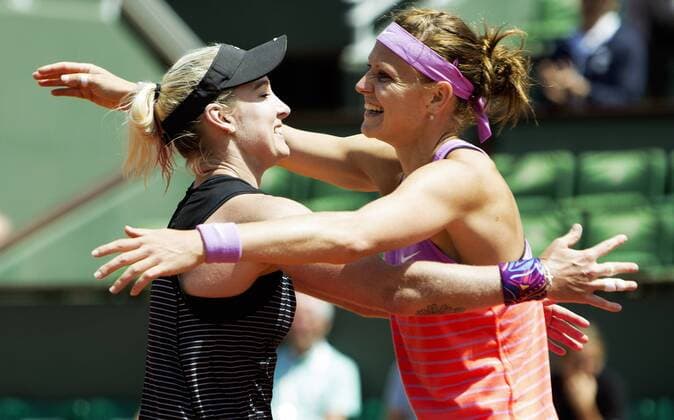 TENNIS - WTA Tennis Damen French Open 2015 PARIS,FRANCE,07.JUN.15 - TENNIS - WTA Tour, Grand Slam, Roland Garros, French Open, doubles, final. Image shows the rejoicing of Bethanie Mattek-Sands (USA) and Lucie Safarova (CZE). GEPAxpictures xMatthiasxHauer