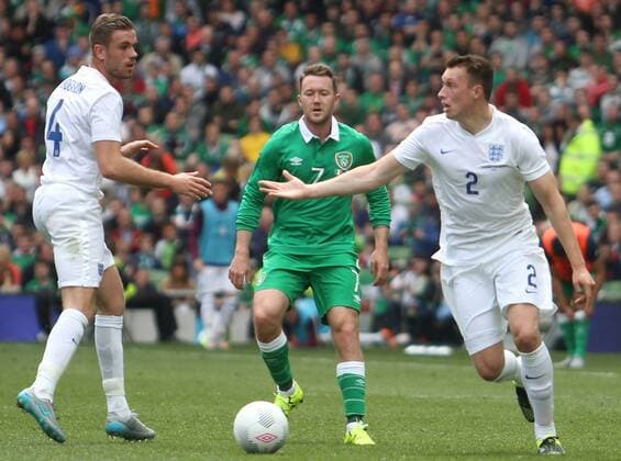 07.06.2015. Dublin, Ireland. International Football Friendly. Republic of Ireland versus England. Jordan Henderson and Phil Jones and (England) combine to stop Aiden McGeady (Rep. of Ireland). xAshleyxCahillx  ActionPlus11628680