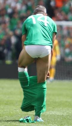 07.06.2015. Dublin, Ireland. International Football Friendly. Republic of Ireland versus England. Jon Walters (Rep. of Ireland) loses his shorts after a challenge with James Milner. xAshleyxCahillx  ActionPlus11628714
