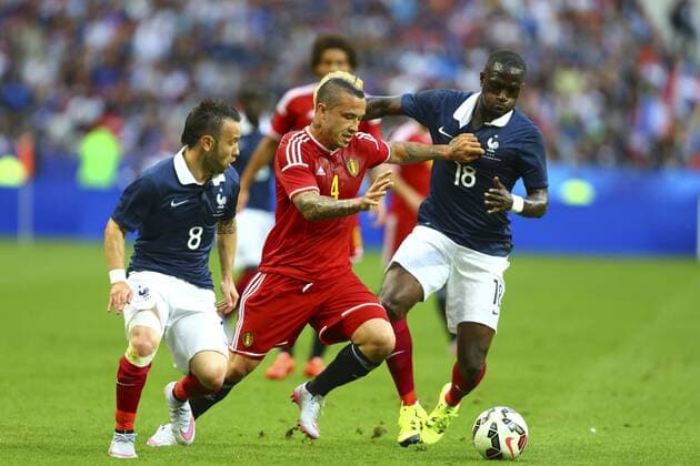 Mathieu Valbuena (France) Moussa Cissoko (France) contre Radja Nainggolan (Belgique) FOOTBALL : France vs Belgium - Match Amical - 07 06 2015 GwendolineLeGoff Panoramic 