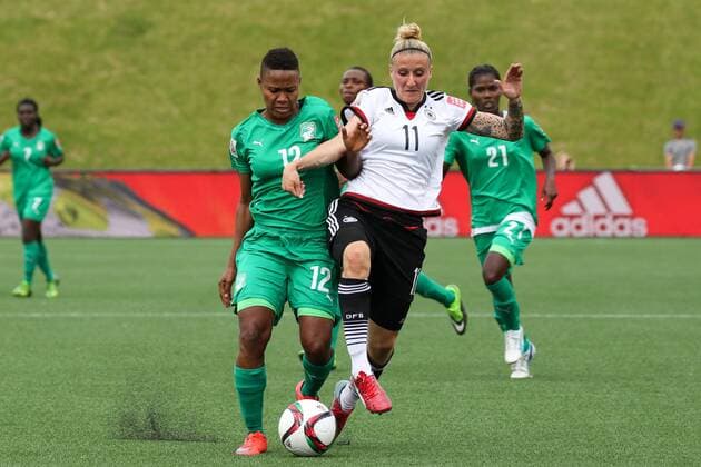 v.li.: Ida Guehai (CIV), Anja Mittag (Deutschland), Zweikampf, Duell, duel, tackle, Dynamik, Action, Aktion, Fussball, FIFA Frauen-WM 2015, Deutschland - Elfenbeinküste, xozx