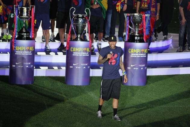 07.06.2015, Alves talks to the fans. FC Barcelona (Barca) celebrates its three titles in front of their fans. The Spanish league, Copa del Rey and Champions league. The only team in Europe to have achieved three titles in a single season twice. Dani Alves speaks to the crowd xAngelxBoludax  ActionPlus11628930
