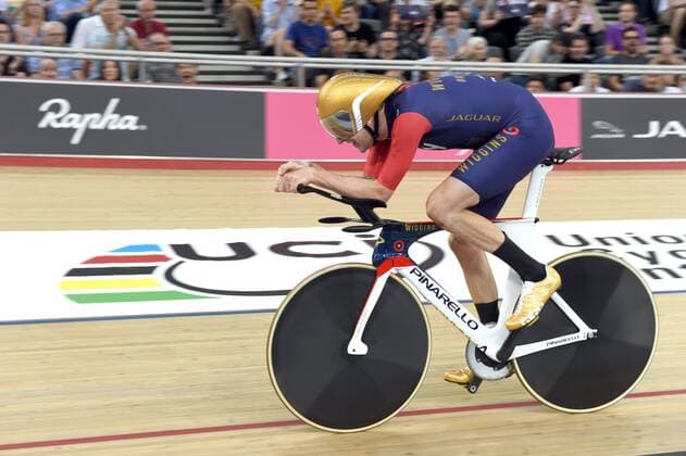 Aktuell Radsport, Bradley Wiggins stellt neuen Stundenweltrekord auf Bradley Wiggins record de l heure en 54,526 KM CYSLISME PISTE : Bradley Wiggins - UCI Record de l heure - Alberville - 07 06 2015 PHOTONEWS PANORAMIC 