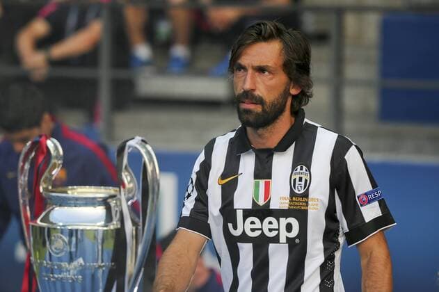 Andrea Pirlo (Juventus Turin 21) geht beim Einlauf am Pokal vorbei waehrend des Champions League Finales zwischen Juventus Turin und dem FC Barcelona Barca am 06.06.2015 im Berliner Olympia Stadion ( Copyright: Schülerx xEibner-Pressefoto EP_jse