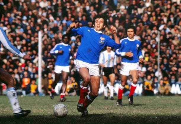 Football - 1977 International Friendly Länderspiel - Argentina 0 France 0 France s Michel Platini at the Estadio de Boca Juniors (La Bombonera), Buenos Aires. 26 06 1977 
