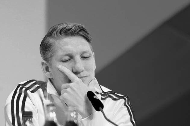 Bastian Schweinsteiger (FC Bayern Muenchen) nachdenklich mit geschlossenen Augen Pressekonferenz Nationalmannschaft, Fussball, DFB, 08.06.2015, Copyright: Schülerx xEibner-Pressefoto EP_jse