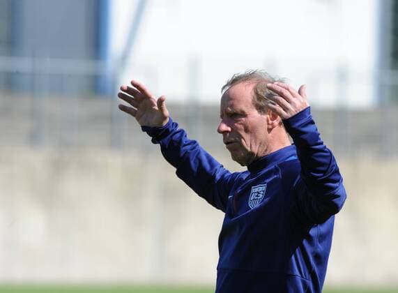 Aktuell Fußball, Training Nationalmannschaft USA in Düsseldorf Training der amerikanischen Fußballnationalmannschaft in Düsseldorf 08.06.2015 Co-Trainer Berti Vogts HM