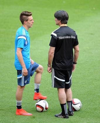 Training der Deutschen Nationalmannschaft am 08.06.2015 in Köln. Bundestrainer Joachim Löw und Patrick Herrmann. HM