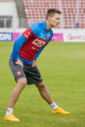Aktuell Fußball, Training Nationalteam Tschechien Czech player Milan Skoda stretches during the training prior to the qualification match Czech Republic vs Iceland for the European Championships in Prague, Czech Republic, June 8, 2015. (CTKxPhoto VitxSimanek) CTKPhotoP201506080763101  VIS 008 K