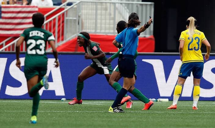 Aktuell Fußball, Damen, WM, Schweden - Nigeria Francisca Ordega(2nd L) of Nigeria celebrates after scoring during a group D match between Sweden and Nigeria at the 2015 FIFA Women s World Cup in Winnipeg, Canada, June 8, 2015. The match ended with a 3-3 draw. ) (SP)CANADA-WINNIPEG-FIFA WOMEN S WORLD CUP-GROUP D-SWE VS NGA WangxLili 
