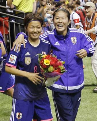 Aktuell Fußball, Damen, WM, Japan - Schweiz Japan beat Switzerland in Women s World Cup Nadeshiko Japan captain Aya Miyama (L) and Homare Sawa smile after their team defeated Switzerland 1-0 in a Women s World Cup Group C match at BC Place Stadium in Vancouver, Canada, on June 8, 2015. Miyama marked her 150th appearance for the national team Nationalteam with what turned out to be the winning goal, while Sawa started in her 200th match for Japan and in doing so became the first ever player in either the men s or women s game to play in six World Cups. 
