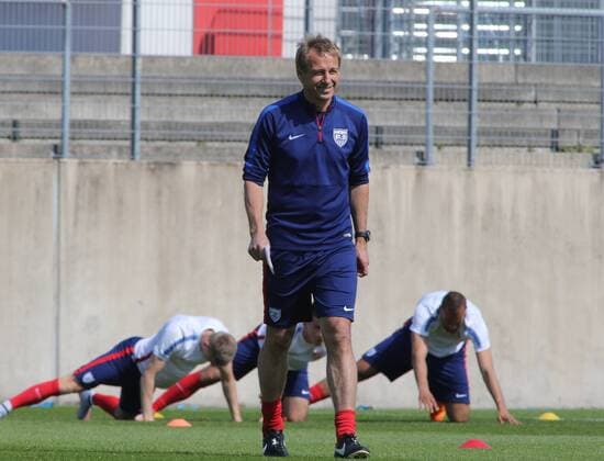 Training Amerikanische Nationalmannschaft in Düsseldorf 08.06.2015. -- Jürgen Klinsmann (Trainer USA Team ) beim Training in Düsseldorf