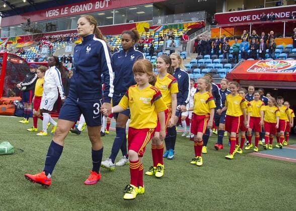 (150609) -- MONCTON, June 9, 2015 -- Players of France enter the field with their player escorts before the group F match against England at the 2015 FIFA Women s World Cup in Moncton, Canada, June 9, 2015. France won 1-0. ) (SP)CANADA-MONCTON-FIFA WOMEN S WORLD CUP-GROUP F-FRANCE VS ENGLAND ZouxZheng 