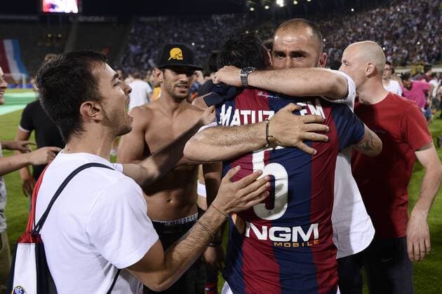 Aktuell Fußball, Italien, Serie B Playoffs, FC Bologna gelingt Wiederaufstieg in die Serie A Bologna, 09.06.2015 - Serie B 2014 2015 - FC Bologna vs Delfino Pescara 1936 - esultanza fine gara Matuzalem-Marco Di Vaio 