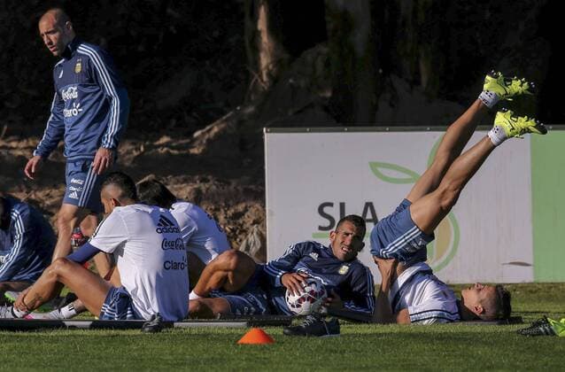 LA SERENA, June 9, 2015 -- Players of Argentina s national soccer team, take part in a training session, in La Serena, Chile, on June 9, 2015. Argentina will debut on the Copa America 2015 against Paraguay on June 13. Juan Roleri TELAM) (da) (SP)CHILE-LA SERENA-ARGENTINA-COPA AMERICA-TRAINING e TELAM 