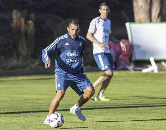 LA SERENA, June 9, 2015 -- Carlos Tevez of Argentina s national soccer team, takes part in a training session, in La Serena, Chile, on June 9, 2015. Argentina will debut on the Copa America 2015 against Paraguay on June 13. Juan Roleri TELAM) (da) (SP)CHILE-LA SERENA-ARGENTINA-COPA AMERICA-TRAINING e TELAM 
